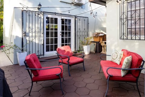 Casa en venta en Miami, Florida, 4 dormitorios, 327.95 m2 № 1860937 - foto 29