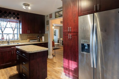 Casa en venta en Miami, Florida, 4 dormitorios, 327.95 m2 № 1860937 - foto 5