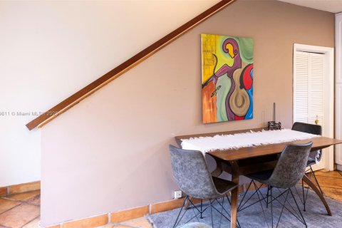 Casa en venta en Miami, Florida, 4 dormitorios, 327.95 m2 № 1860937 - foto 22
