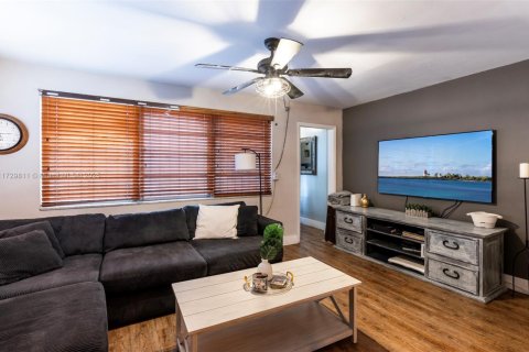 Casa en venta en Miami, Florida, 4 dormitorios, 327.95 m2 № 1860937 - foto 8