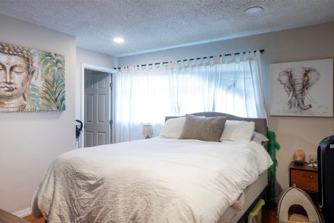 Casa en venta en Miami, Florida, 4 dormitorios, 327.95 m2 № 1860937 - foto 24