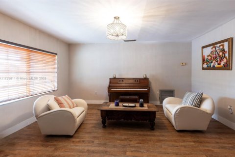 Casa en venta en Miami, Florida, 4 dormitorios, 327.95 m2 № 1860937 - foto 3