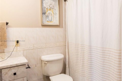 Casa en venta en Miami, Florida, 4 dormitorios, 327.95 m2 № 1860937 - foto 27