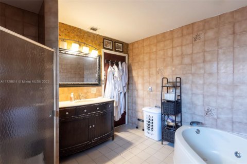 Casa en venta en Miami, Florida, 4 dormitorios, 327.95 m2 № 1860937 - foto 11