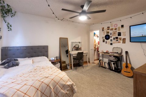 Casa en venta en Miami, Florida, 4 dormitorios, 327.95 m2 № 1860937 - foto 25