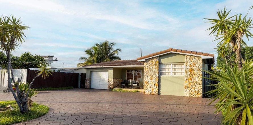 Casa en Miami, Florida 4 dormitorios, 327.95 m2 № 1860937