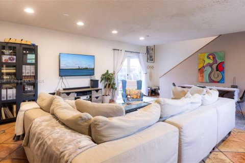 Casa en venta en Miami, Florida, 4 dormitorios, 327.95 m2 № 1860937 - foto 18