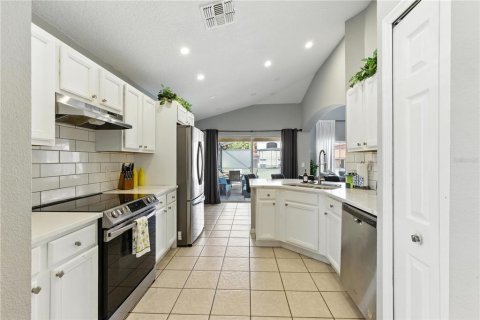 House in Davenport, Florida 5 bedrooms, 195.65 sq.m. № 1803861 - photo 9