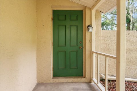 Condo in Temple Terrace, Florida, 2 bedrooms № 2149452 - photo 8