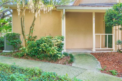 Condo in Temple Terrace, Florida, 2 bedrooms № 2149452 - photo 2