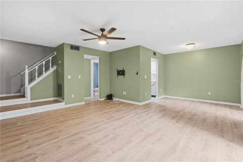 Condo in Temple Terrace, Florida, 2 bedrooms № 2149452 - photo 14
