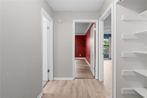 Condo in Temple Terrace, Florida, 2 bedrooms № 2149452 - photo 26