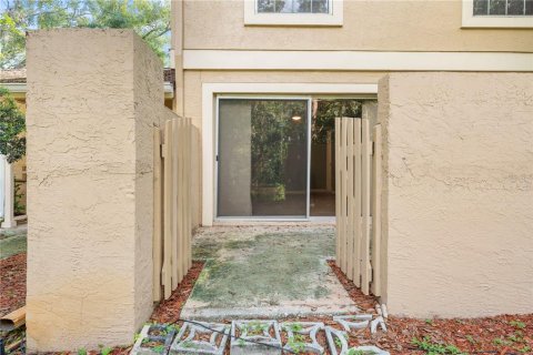 Condo in Temple Terrace, Florida, 2 bedrooms № 2149452 - photo 6