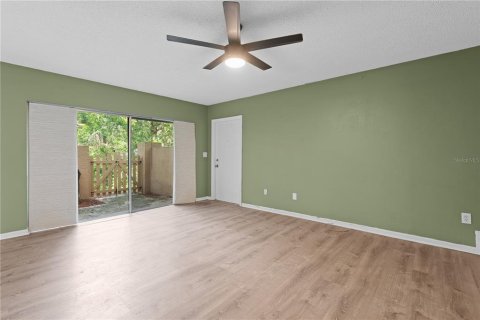 Condo in Temple Terrace, Florida, 2 bedrooms № 2149452 - photo 9