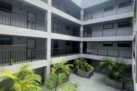 Купить кондоминиум в Майами, Флорида 2 спальни, 61.97м2, № 1933484 - фото 1