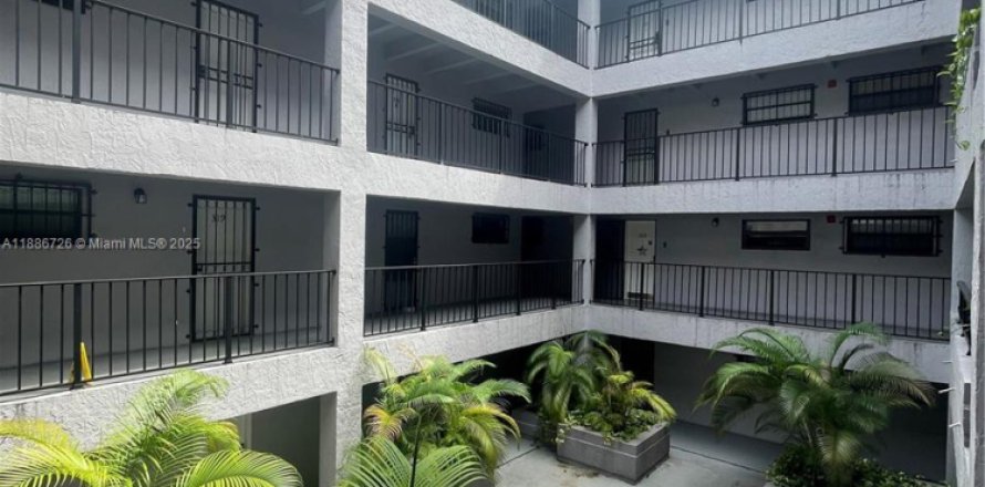 Кондоминиум с 2 спальнями в Майами, Флорида № 1933484