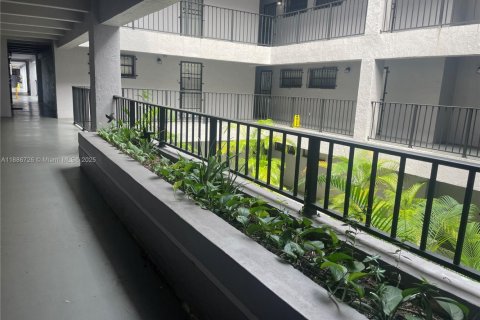 Купить кондоминиум в Майами, Флорида 2 спальни, 61.97м2, № 1933484 - фото 2