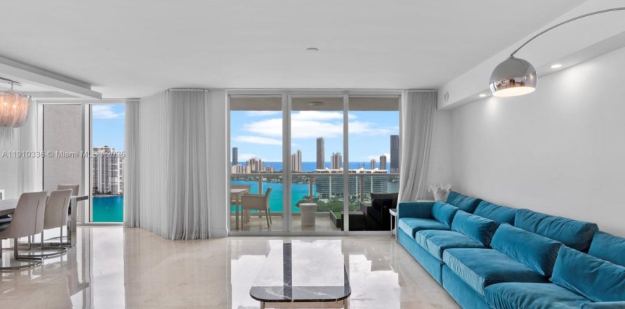 Кондоминиум с 4 спальнями в Авентура, Флорида № 1966779