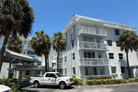 Condominio en alquiler en Hallandale Beach, Florida, 1 dormitorio, 65.03 m2 № 1938649 - foto 20
