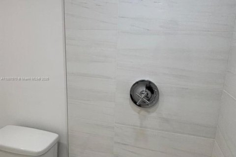 Condominio en alquiler en Hallandale Beach, Florida, 1 dormitorio, 65.03 m2 № 1938649 - foto 4