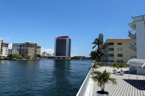 Copropriété à louer à Hallandale Beach, Floride: 1 chambre, 65.03 m2 № 1938649 - photo 28