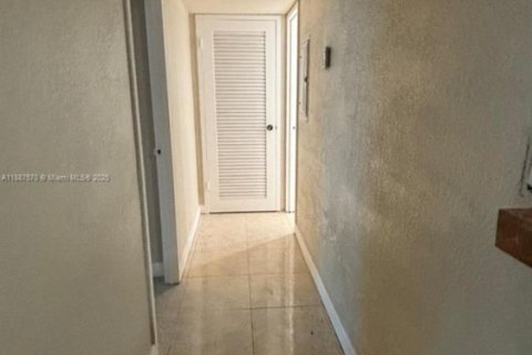 Condominio en alquiler en Hallandale Beach, Florida, 1 dormitorio, 65.03 m2 № 1938649 - foto 15