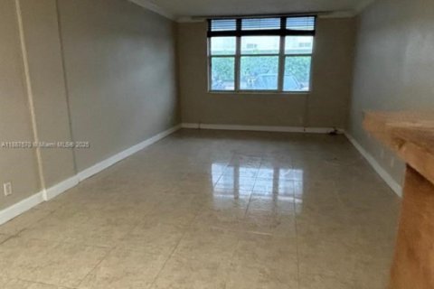 Copropriété à louer à Hallandale Beach, Floride: 1 chambre, 65.03 m2 № 1938649 - photo 14