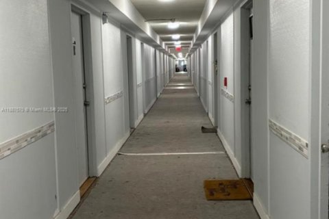 Copropriété à louer à Hallandale Beach, Floride: 1 chambre, 65.03 m2 № 1938649 - photo 27