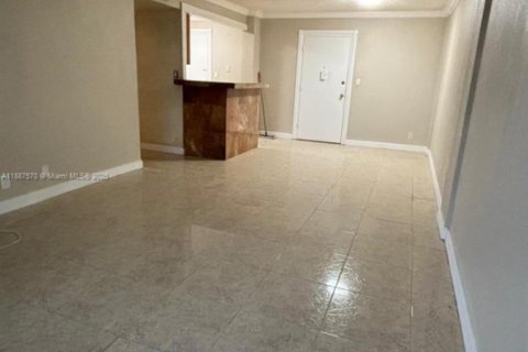 Copropriété à louer à Hallandale Beach, Floride: 1 chambre, 65.03 m2 № 1938649 - photo 19