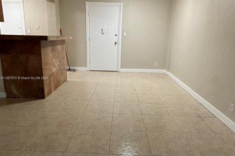 Copropriété à louer à Hallandale Beach, Floride: 1 chambre, 65.03 m2 № 1938649 - photo 16