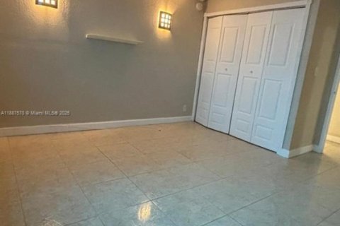 Copropriété à louer à Hallandale Beach, Floride: 1 chambre, 65.03 m2 № 1938649 - photo 11