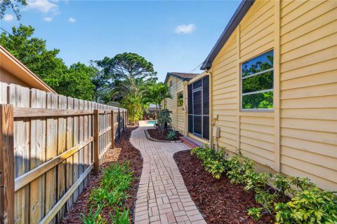 Villa ou maison à louer à Gulfport, Floride: 2 chambres, 102.94 m2 № 2155931 - photo 24