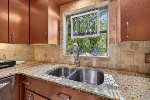 Villa ou maison à louer à Gulfport, Floride: 2 chambres, 102.94 m2 № 2155931 - photo 13