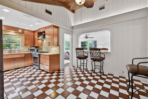 Villa ou maison à louer à Gulfport, Floride: 2 chambres, 102.94 m2 № 2155931 - photo 10