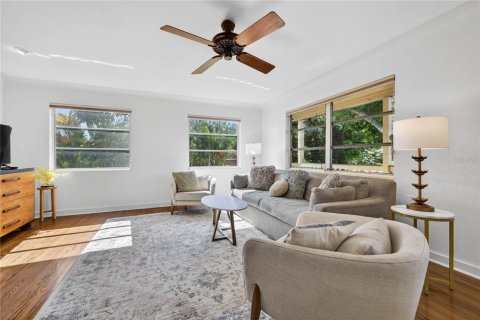 Villa ou maison à louer à Gulfport, Floride: 2 chambres, 102.94 m2 № 2155931 - photo 5