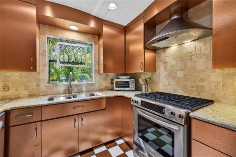 Villa ou maison à louer à Gulfport, Floride: 2 chambres, 102.94 m2 № 2155931 - photo 12