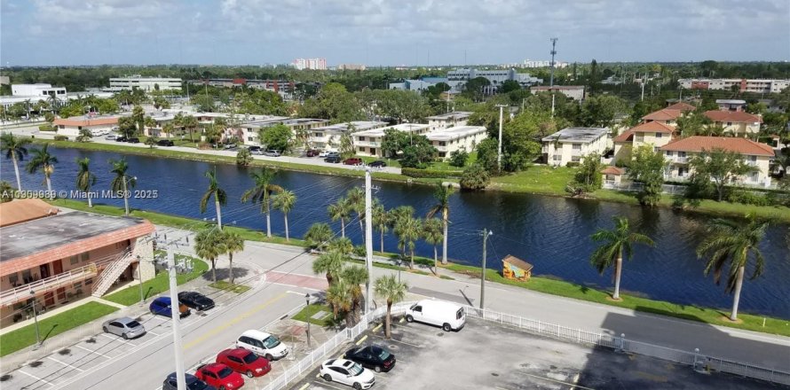 Condo in North Miami Beach, Florida, 1 bedroom  № 1965264