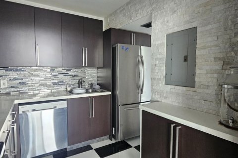 Condo in North Miami Beach, Florida, 1 bedroom  № 1965264 - photo 4