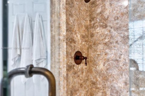 House in Weston, Florida 4 bedrooms, 258.08 sq.m. № 2069182 - photo 13