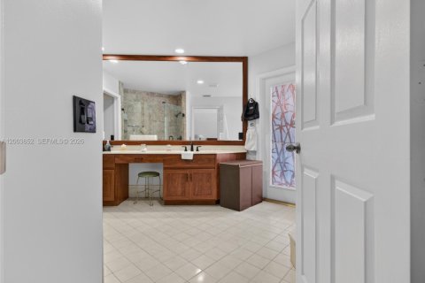 House in Weston, Florida 4 bedrooms, 258.08 sq.m. № 2069182 - photo 15