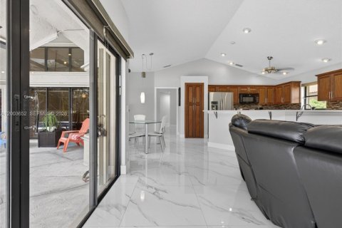 House in Weston, Florida 4 bedrooms, 258.08 sq.m. № 2069182 - photo 6