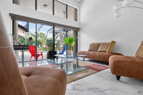 House in Weston, Florida 4 bedrooms, 258.08 sq.m. № 2069182 - photo 9