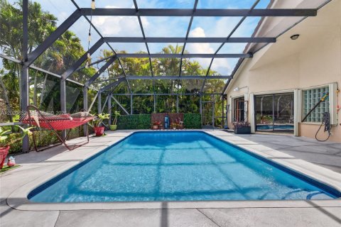 House in Weston, Florida 4 bedrooms, 258.08 sq.m. № 2069182 - photo 21