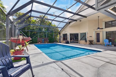 House in Weston, Florida 4 bedrooms, 258.08 sq.m. № 2069182 - photo 22