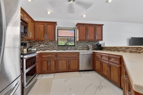 House in Weston, Florida 4 bedrooms, 258.08 sq.m. № 2069182 - photo 8