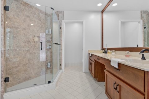 House in Weston, Florida 4 bedrooms, 258.08 sq.m. № 2069182 - photo 5