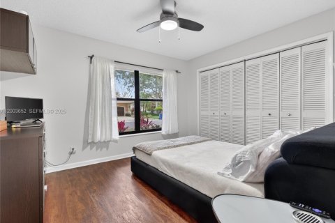 House in Weston, Florida 4 bedrooms, 258.08 sq.m. № 2069182 - photo 28