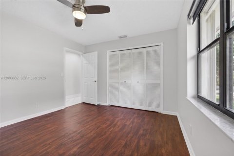 House in Weston, Florida 4 bedrooms, 258.08 sq.m. № 2069182 - photo 25