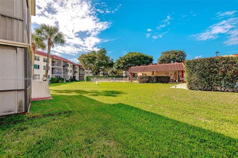 Condo in Pembroke Pines, Florida, 2 bedrooms  № 1860246 - photo 26