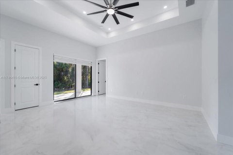 Villa ou maison à vendre à Lehigh Acres, Floride: 3 chambres, 180.42 m2 № 1863562 - photo 18